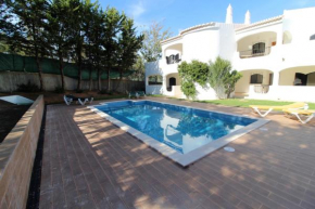 2 bedrooms appartement with shared pool and enclosed garden at Portimao 3 km away from the beach